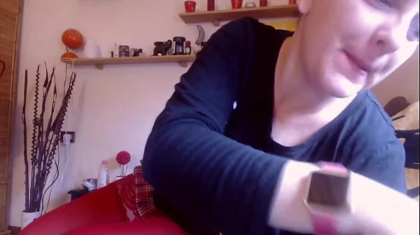 Włoska milf spuszcza się na balony cała mokra