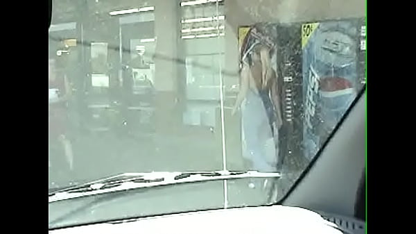 Wspaniała dziwka z dużymi cyckami daje świetną głowę
