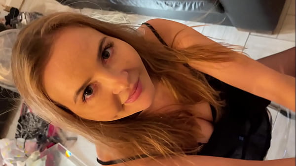 Wypróbuj Haul z wszystkimi naturalnymi dużymi cyckami, dużą dupą, urocza dziewczyna okazuje się castingiem porno