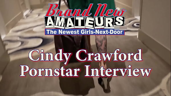 Wytatuowana blondynka Cindy Crawford bzyka się i je spermę!