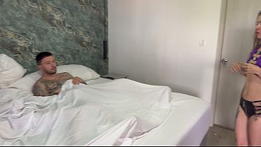 Yessica Bunny przyłapała nas z jej zabawkami erotycznymi i pozwoliła nam się nimi bawić w jej tyłku