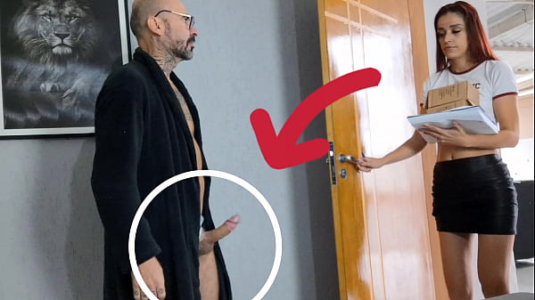 Zboczony dziadek dostaje dziewczynę z wystającym kutasem!